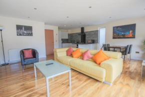 Stylish Modern Newly Built Apartment 15 min From City Centre